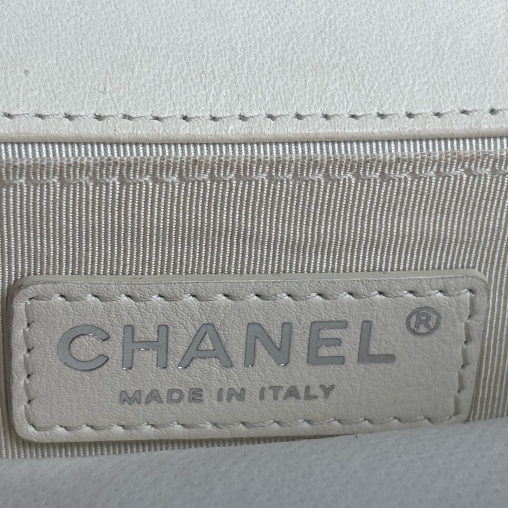 Chanel lambskin Boy quilted bag, medium - Picture 7 of 13